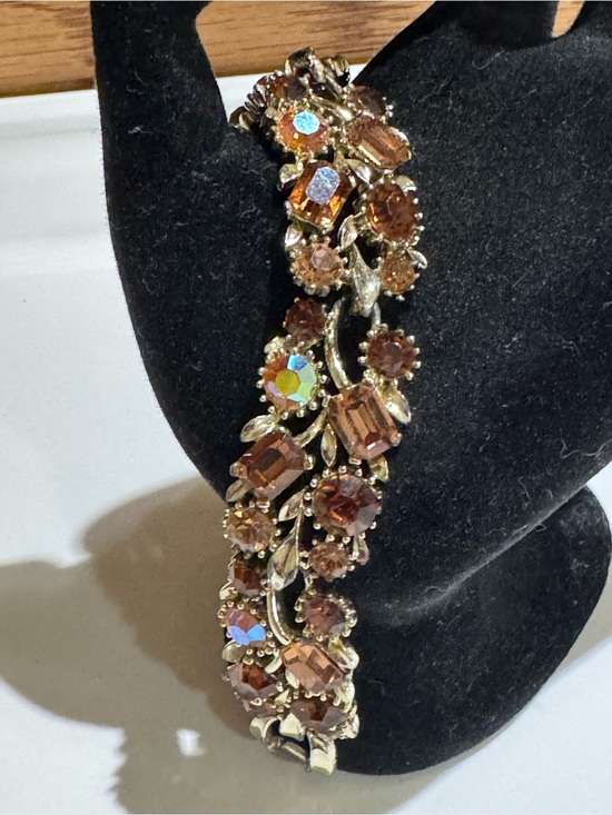 Lisner Jewelry Jewelry - Vintage Lisner Floral Leaves Rhinestone Panel Link Bracelet